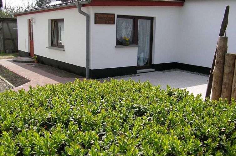 Unterkunft 03036002 - Ferienhaus Ostsee - Vakantiehuis Ferienbungalow mit Terrasse und Angelplatz
