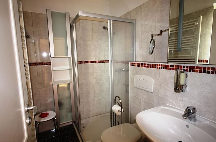 Appartement Wohnung in Koserow mit Garten und Grill und Nebe