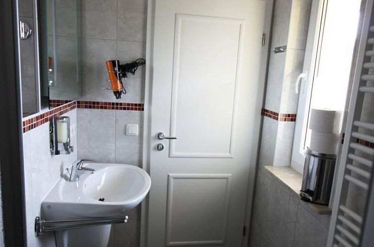 Appartement Wohnung in Koserow mit Garten und Grill und Nebe