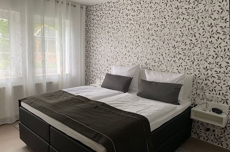 Appartement mit Terrasse