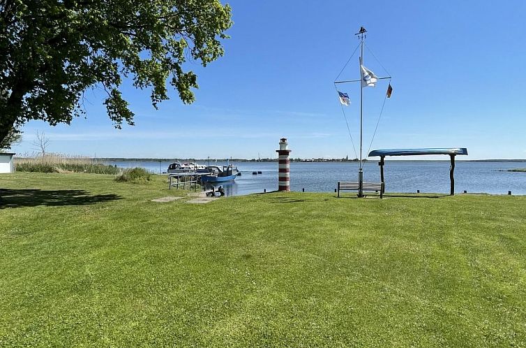 Vakantiehuis Tolles Ferienhaus in Altwarp mit Garten