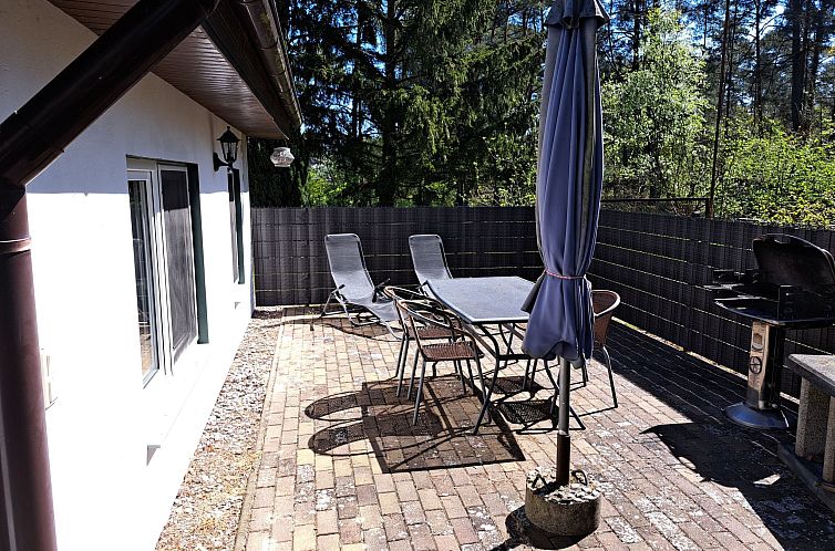 Vakantiehuis mit Terrasse mitten im Grünen