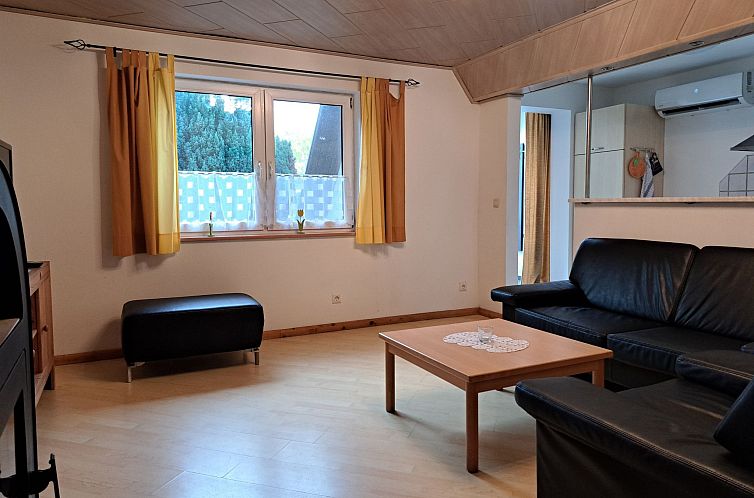 Vakantiehuis mit Terrasse mitten im Grünen