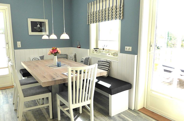 Vakantiehuis Komfortables Ferienhaus in Breege mit Sauna