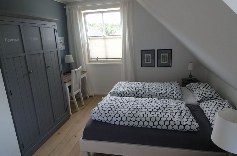 Vakantiehuis Komfortables Ferienhaus in Breege mit Sauna