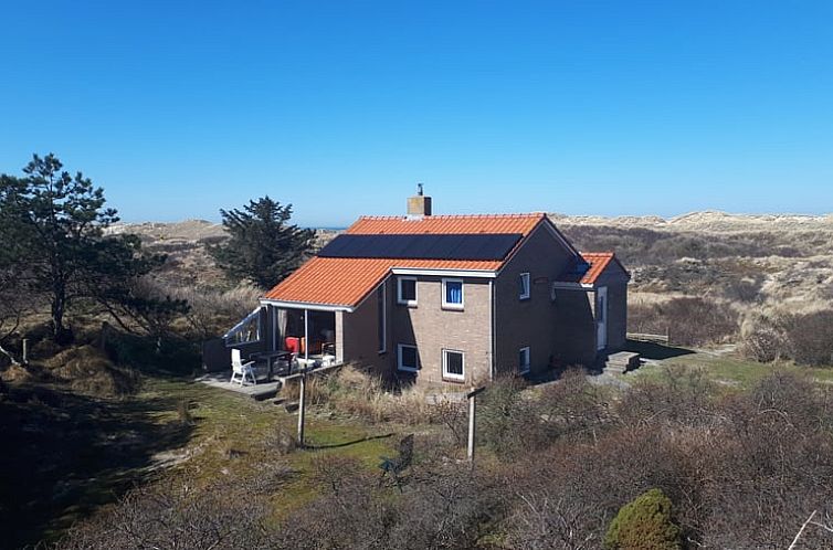 Huisje in West aan Zee, een charmant vakantiehuis op Terschelling, omgeven door duinen en natuur, ideaal voor een ontspannen verblijf.