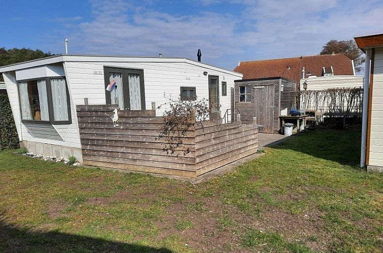 Chalet De Albatros in West-Terschelling, Wadden Islands, with sunny terrace and green surroundings for a relaxing vacation.