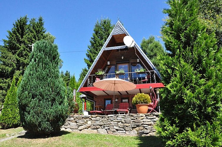 Charming vacation home Cottage in Goldlauter-Heidersbach, Thuringia, with beautiful views of the green surroundings.