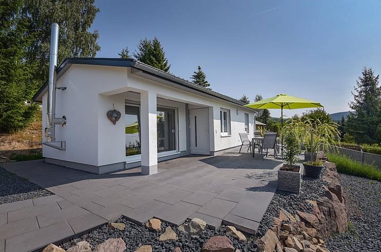 Vacation home in Goldlauter-Heidersbach offers a beautiful terrace with nature views in Thuringia, Germany.