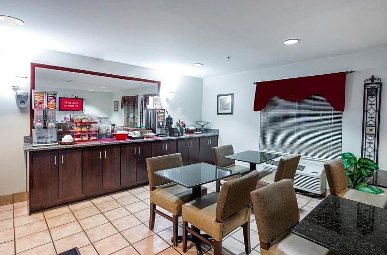 Red Roof Inn & Suites Savannah Airport