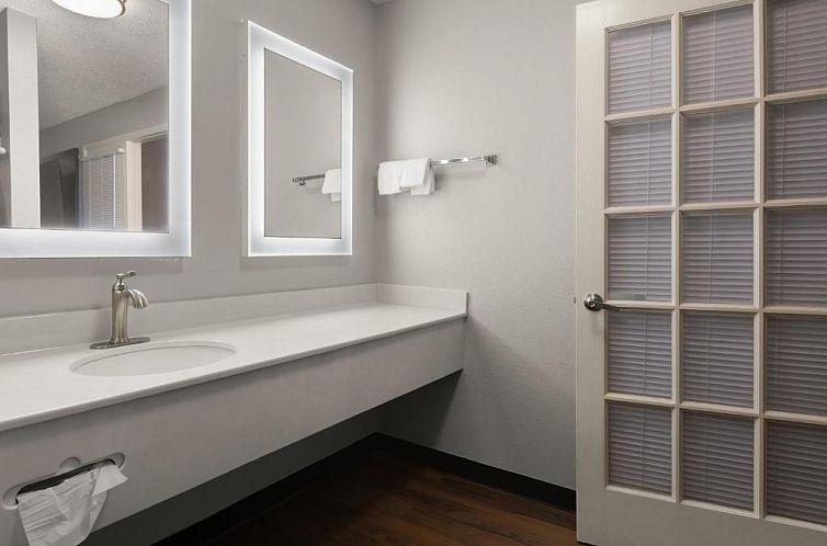 Red Roof Inn & Suites Savannah Airport