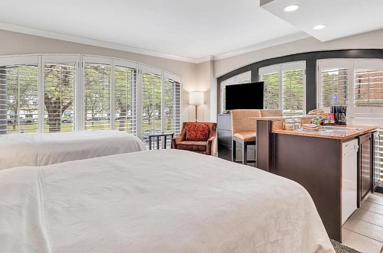 Staybridge Suites Savannah Historic District, an IHG Hotel