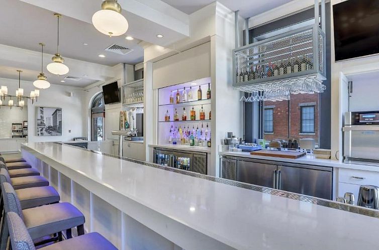 Staybridge Suites Savannah Historic District, an IHG Hotel