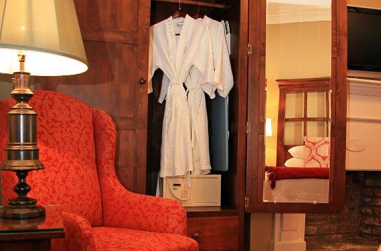 The Marshall House, Historic Inns of Savannah Collection