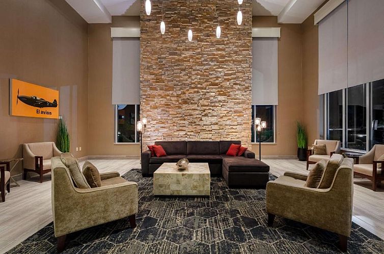 DoubleTree by Hilton Hotel Savannah Airport