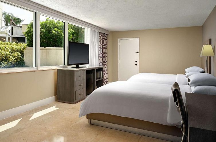 DoubleTree by Hilton Grand Hotel Biscayne Bay