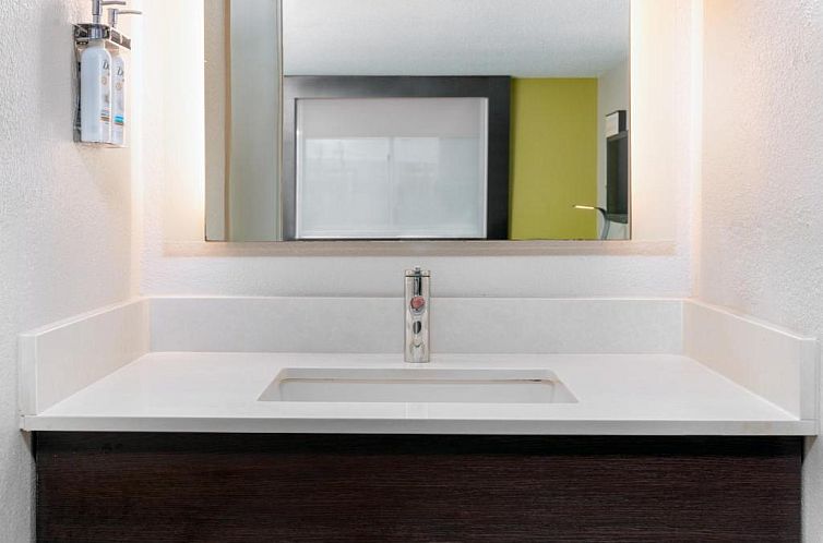 Holiday Inn Express Miami Airport Doral Area, an IHG Hotel