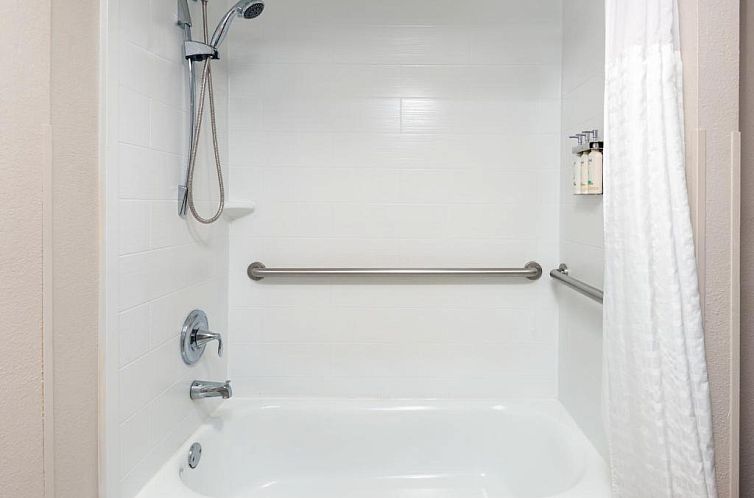 Holiday Inn Express Miami Airport Doral Area, an IHG Hotel