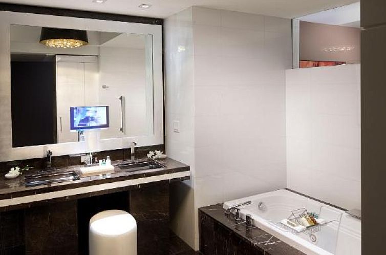 Hotel Beaux Arts, Autograph Collection