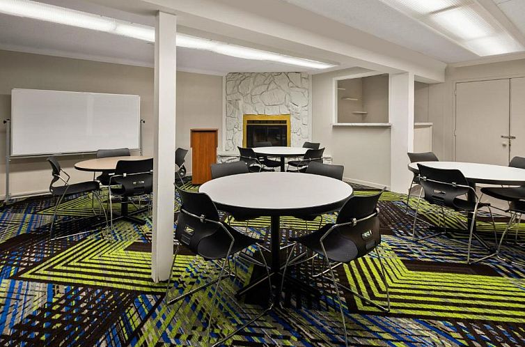 Magnuson Hotel Detroit Airport