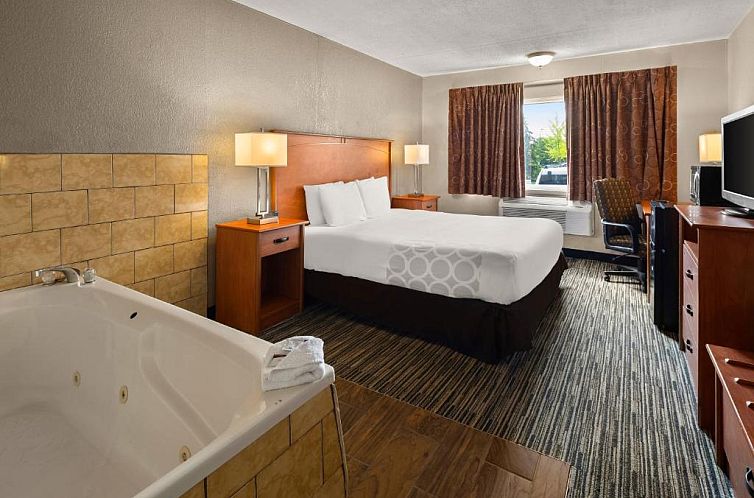 Magnuson Hotel Detroit Airport