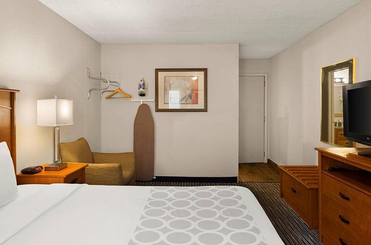 Magnuson Hotel Detroit Airport