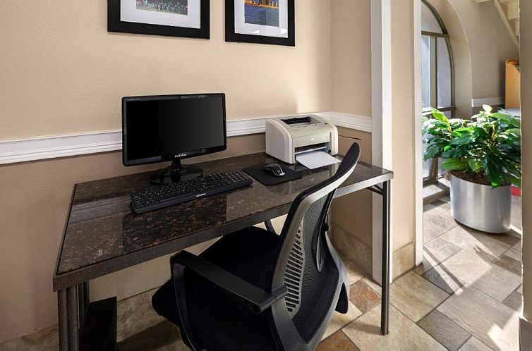 Magnuson Hotel Detroit Airport