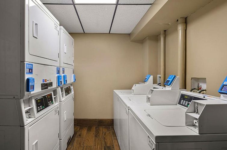 Magnuson Hotel Detroit Airport