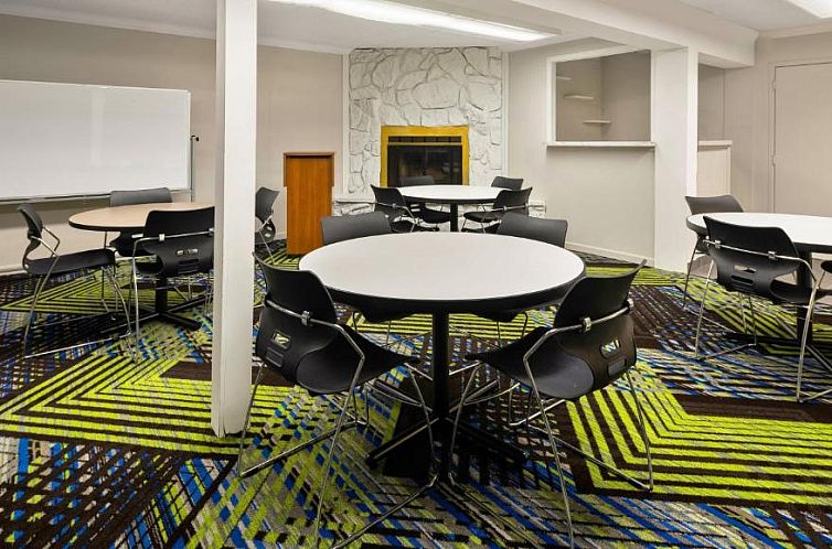 Magnuson Hotel Detroit Airport