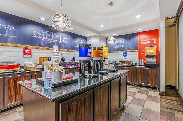 Hampton Inn & Suites Detroit/Airport Romulus