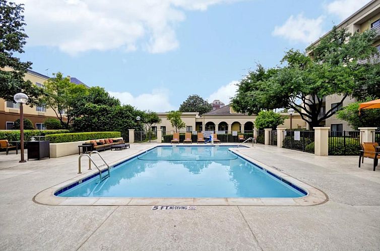 Courtyard Dallas Medical Market Center