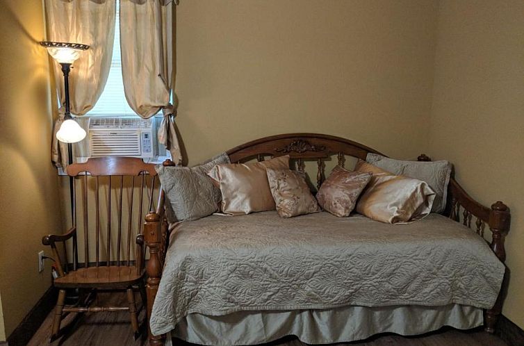 Alla's Historical Bed and Breakfast, Spa and Cabana