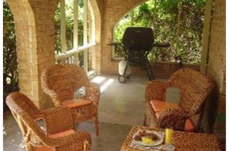 Alla's Historical Bed and Breakfast, Spa and Cabana