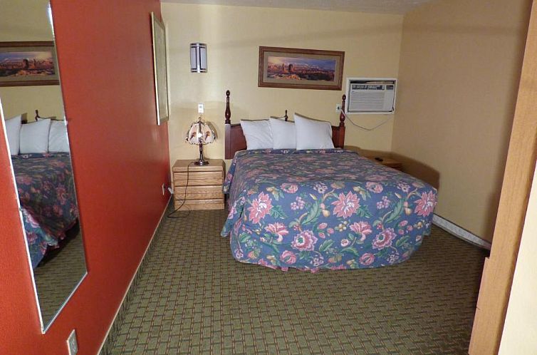 Coronada Inn & Suites