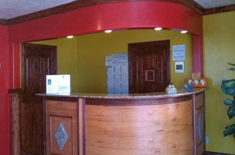 Economy Inn & Suites