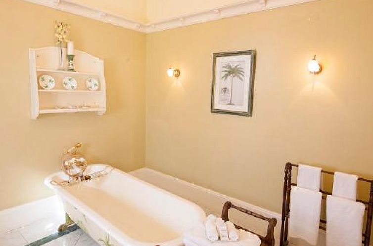 Hacklewood Hill Country House