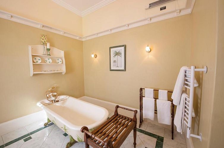 Hacklewood Hill Country House