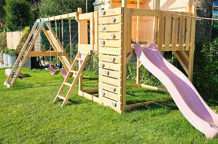 Appartement Luxurious large Home, Pool , Garden , Koi Pond