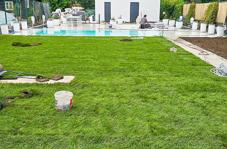 Appartement Luxurious large Home, Pool , Garden , Koi Pond