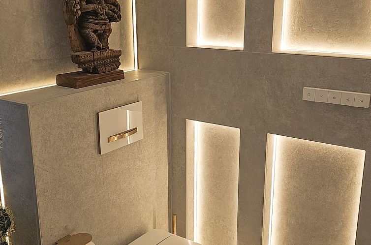 Appartement Luxurious large Home, Pool , Garden , Koi Pond