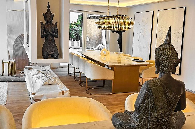 Appartement Luxurious large Home, Pool , Garden , Koi Pond