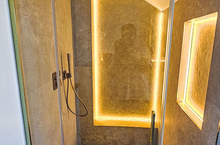 Appartement Luxus 80m² Dachgeschoss City Wohnung