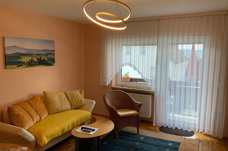 Appartement Freistehendes Ferienhaus mit Südbalkon