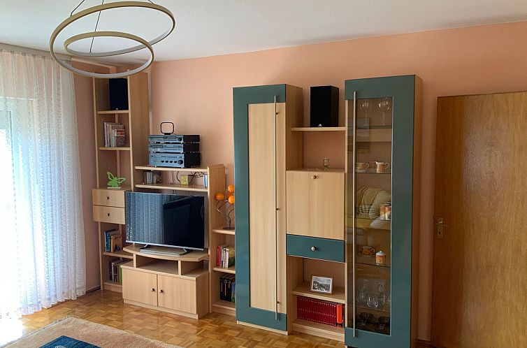 Appartement Freistehendes Ferienhaus mit Südbalkon