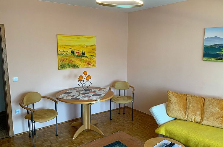 Appartement Freistehendes Ferienhaus mit Südbalkon