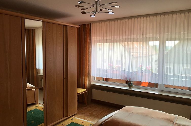 Appartement Freistehendes Ferienhaus mit Südbalkon