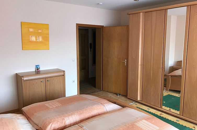 Appartement Freistehendes Ferienhaus mit Südbalkon