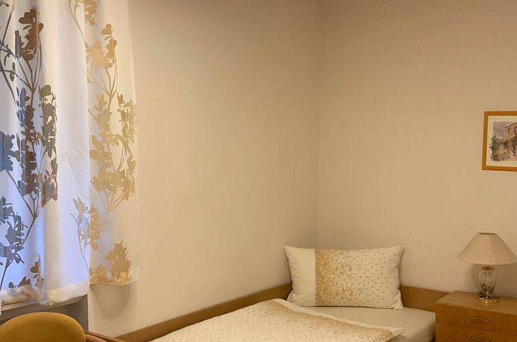 Appartement Freistehendes Ferienhaus mit Südbalkon