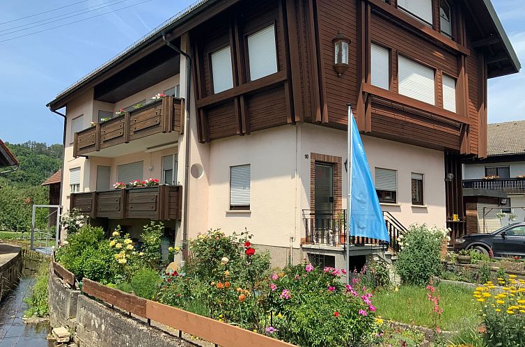 Appartement Freistehendes Ferienhaus mit Südbalkon
