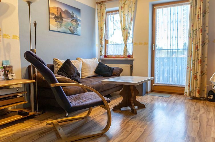 Appartement mit zwei Schlafzimmern und Balkon